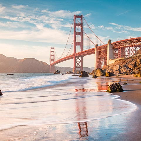  Vista de la playa del puente Golden Gate en San Francisco